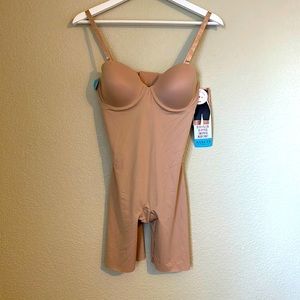 Assets by Spanx Strapless Cupped shaping bodysuit NWT
